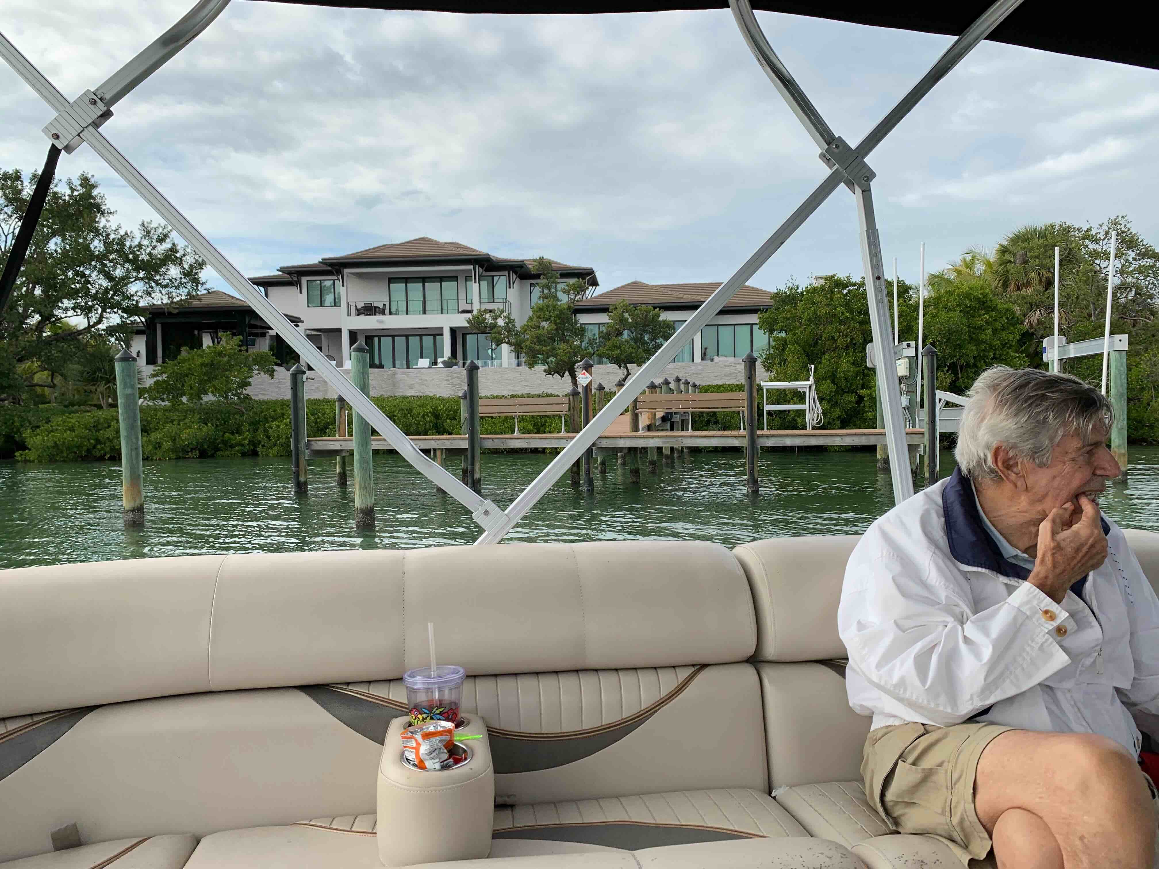 There were many large homes on the various canals.