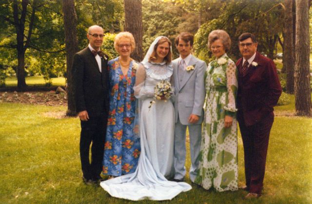 bride couple with their parents