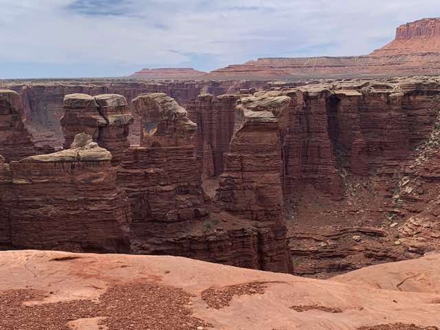 beautiful rock makes the canyon