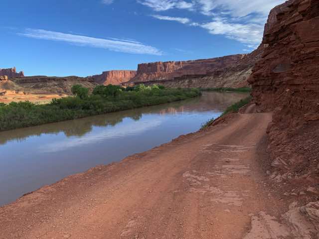 Peaceful ride along the Green River - just make sure your vehicle isn't too wide or tall (note obstacle ahead) (7:30)